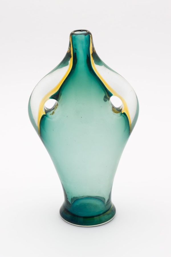 1705 25 1 Venini Bianconi Forato Vase 600x900