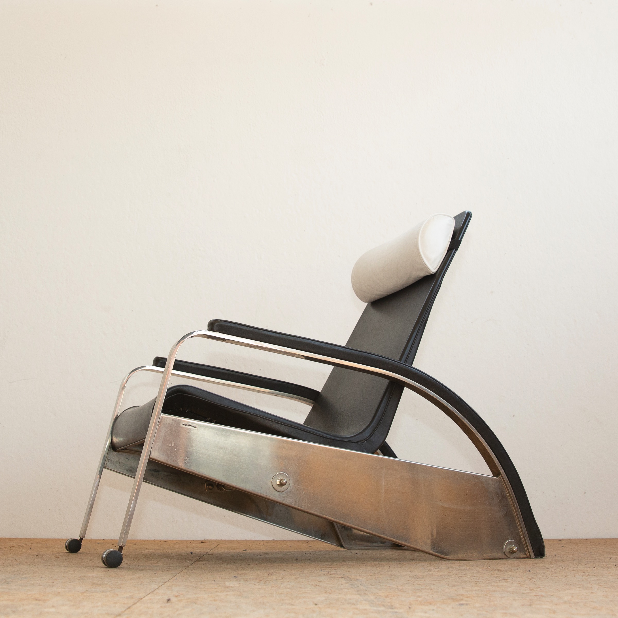 A "grand repos" lounge Chair – UnforgetUnforget — XXth century