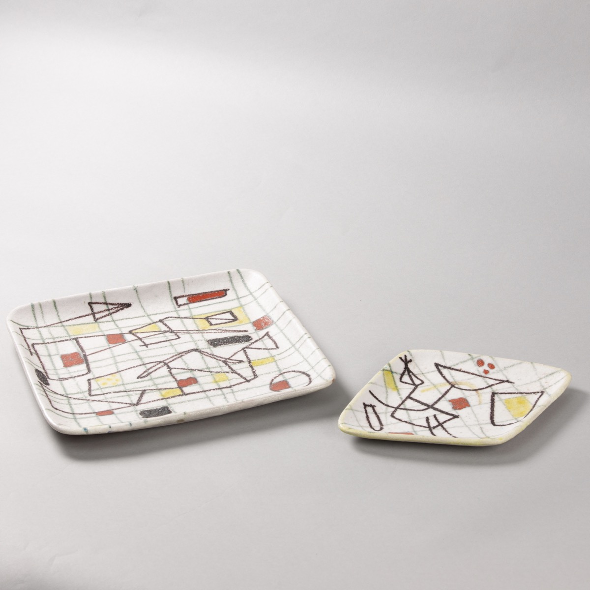 ceramic plate with abstract decor by Guido Gambione - img06