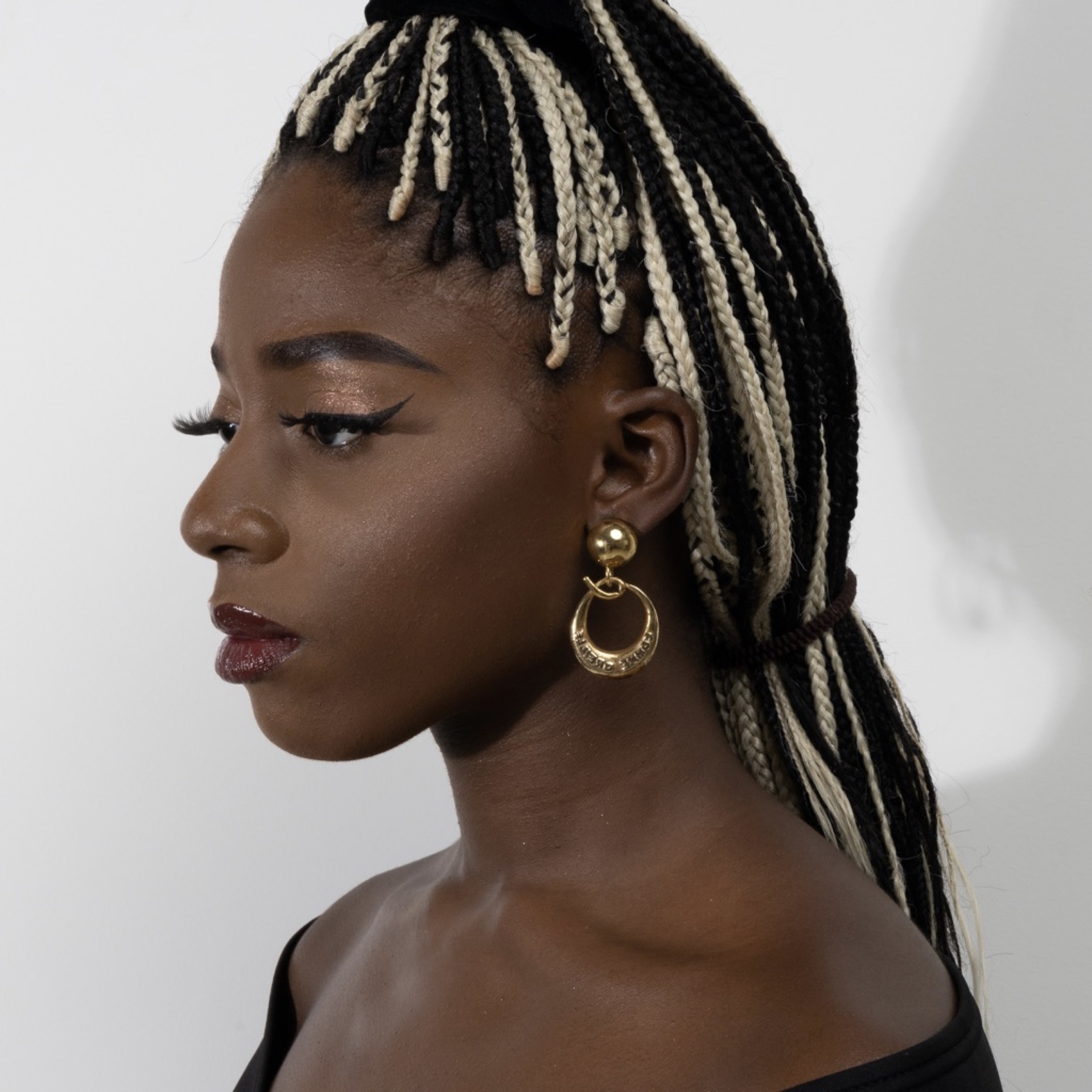 O comme Oreilles gilded bronze pair of earings Line Vautrin