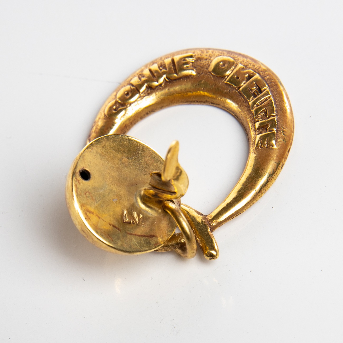 O comme oreille pair of earrings in gilded bronze Line Vautrin France - 01