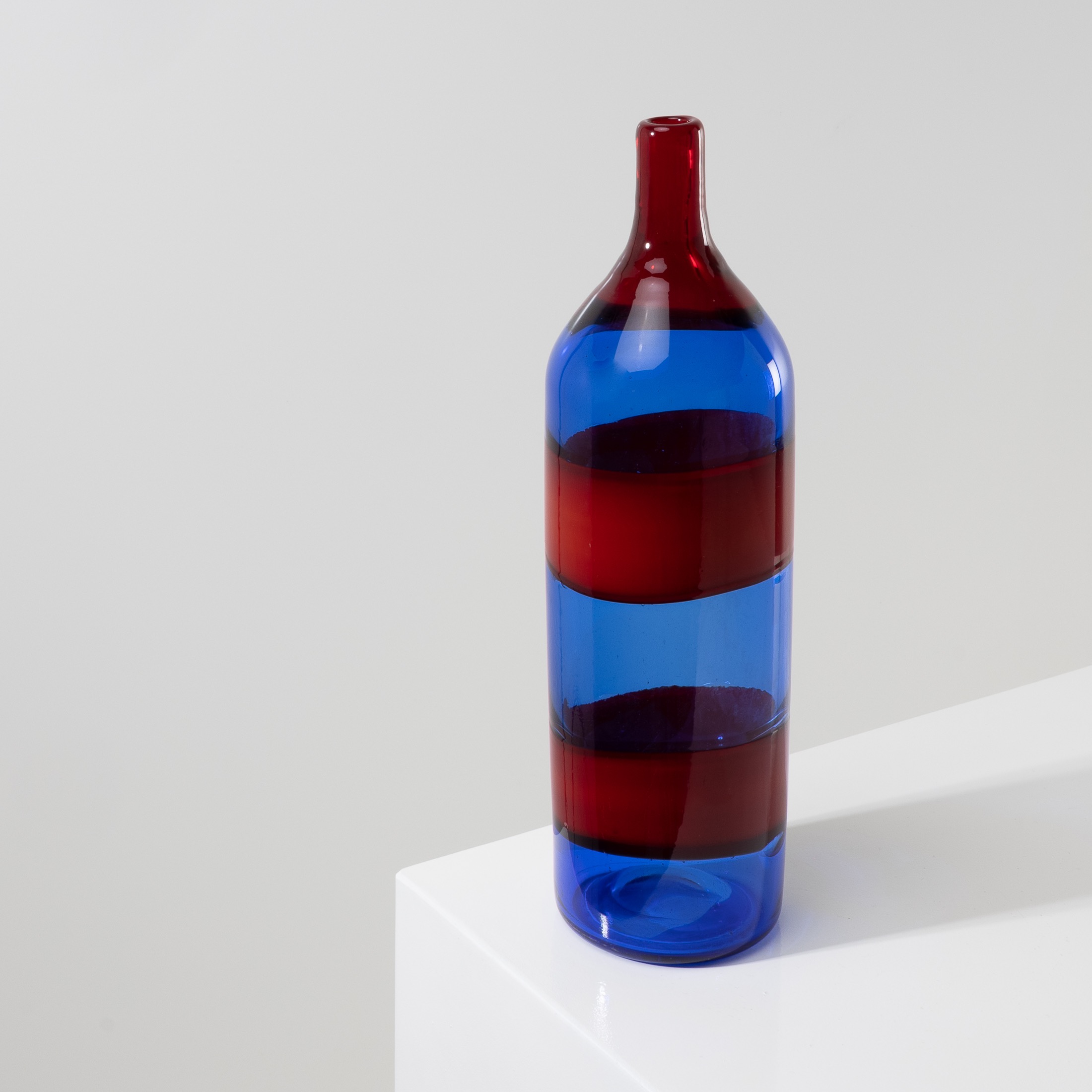 UE11_63 a Fasce orizzontali (model number 4315), blown red and blue Fulvio Bianconi Venini-2