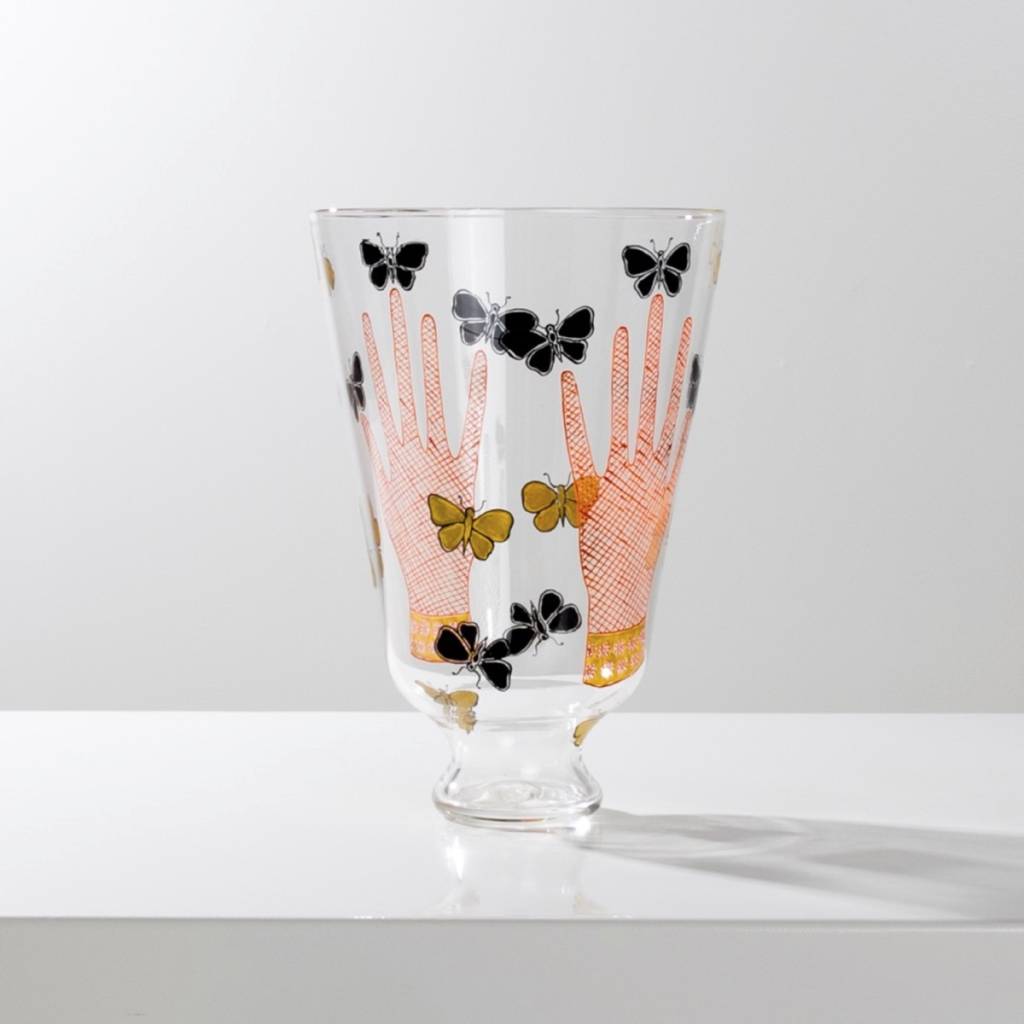 Uitbarsten Theoretisch schijf Vase with hands and butterflies by Piero Fornasetti