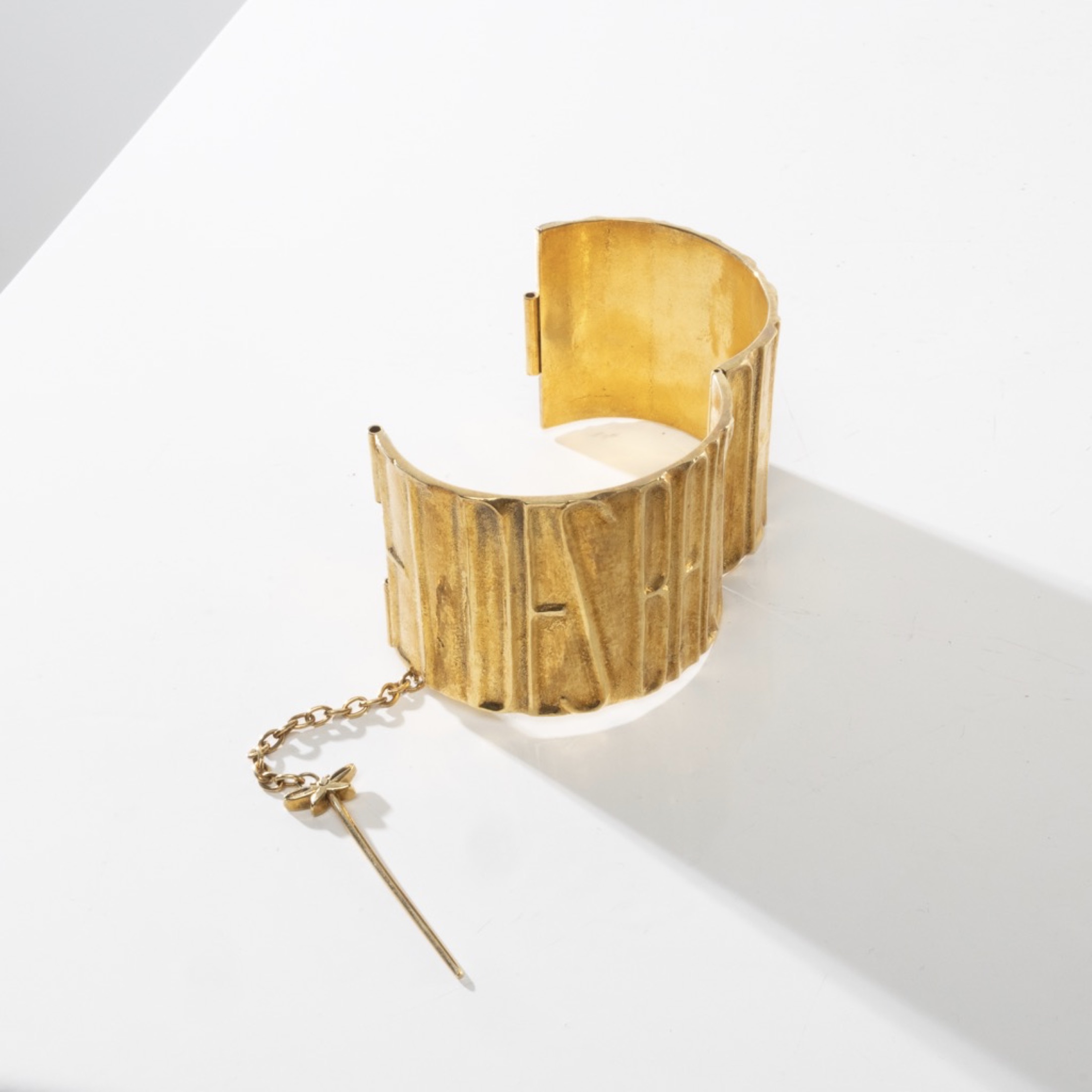De la poudre et des bals by Line Vautrin - Gilt bronze armband - 04