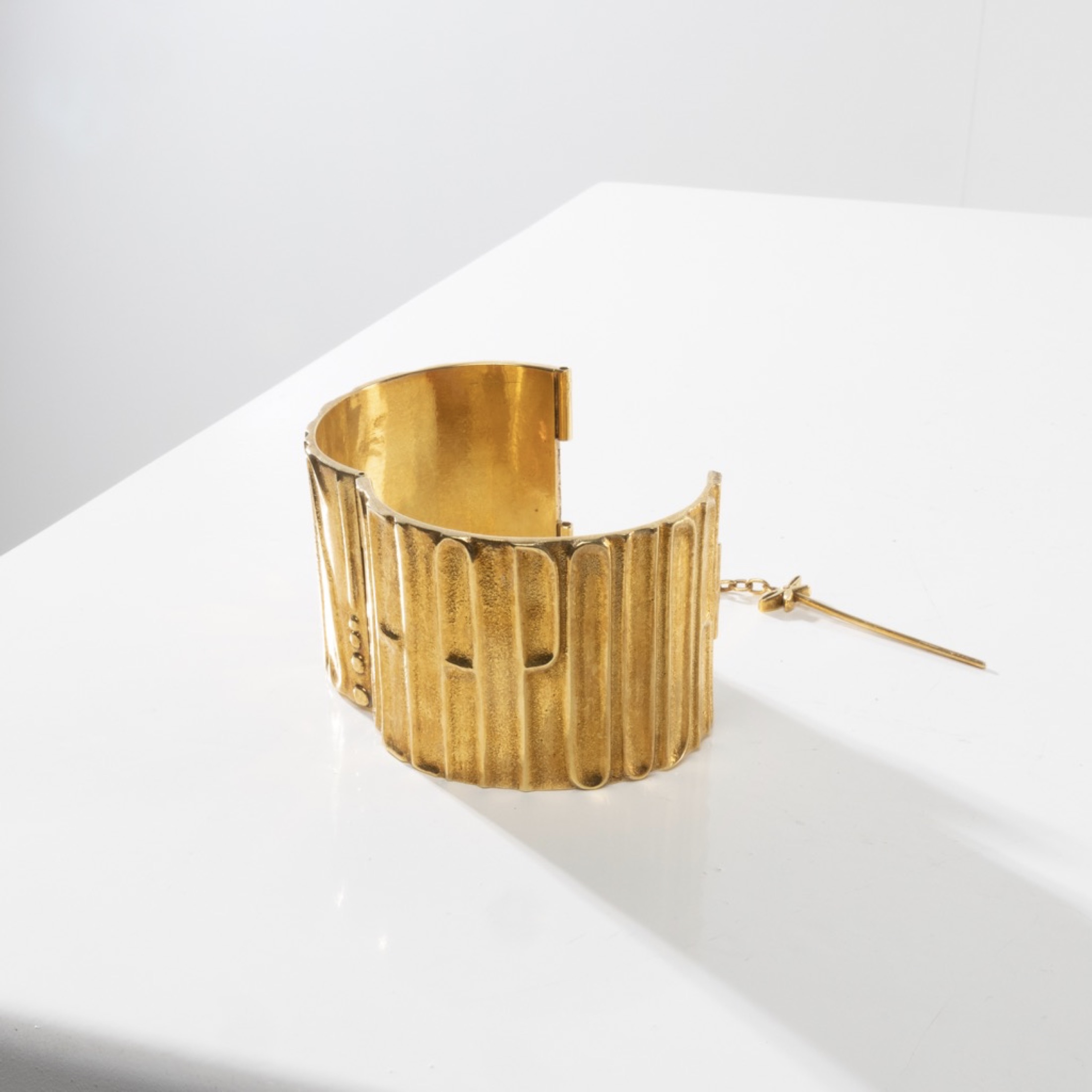 De la poudre et des bals by Line Vautrin - Gilt bronze armband - 05