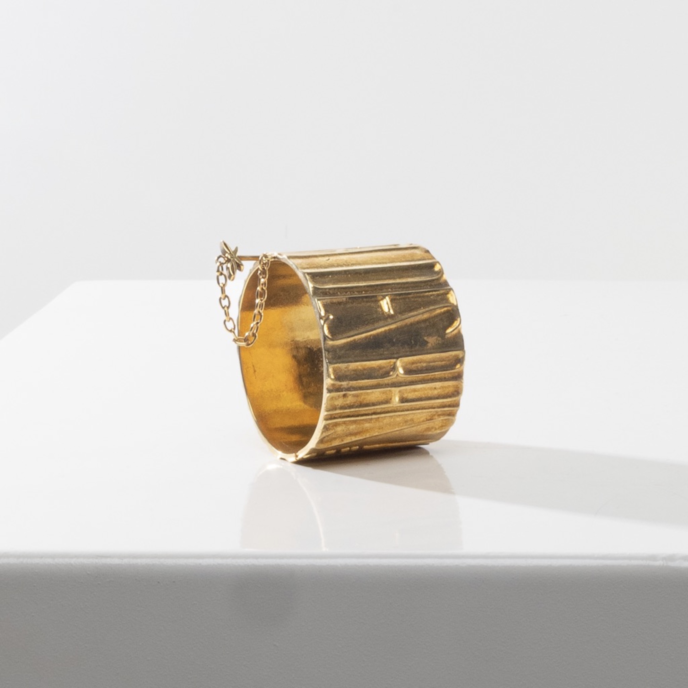 De la poudre et des bals by Line Vautrin - Gilt bronze armband - 06