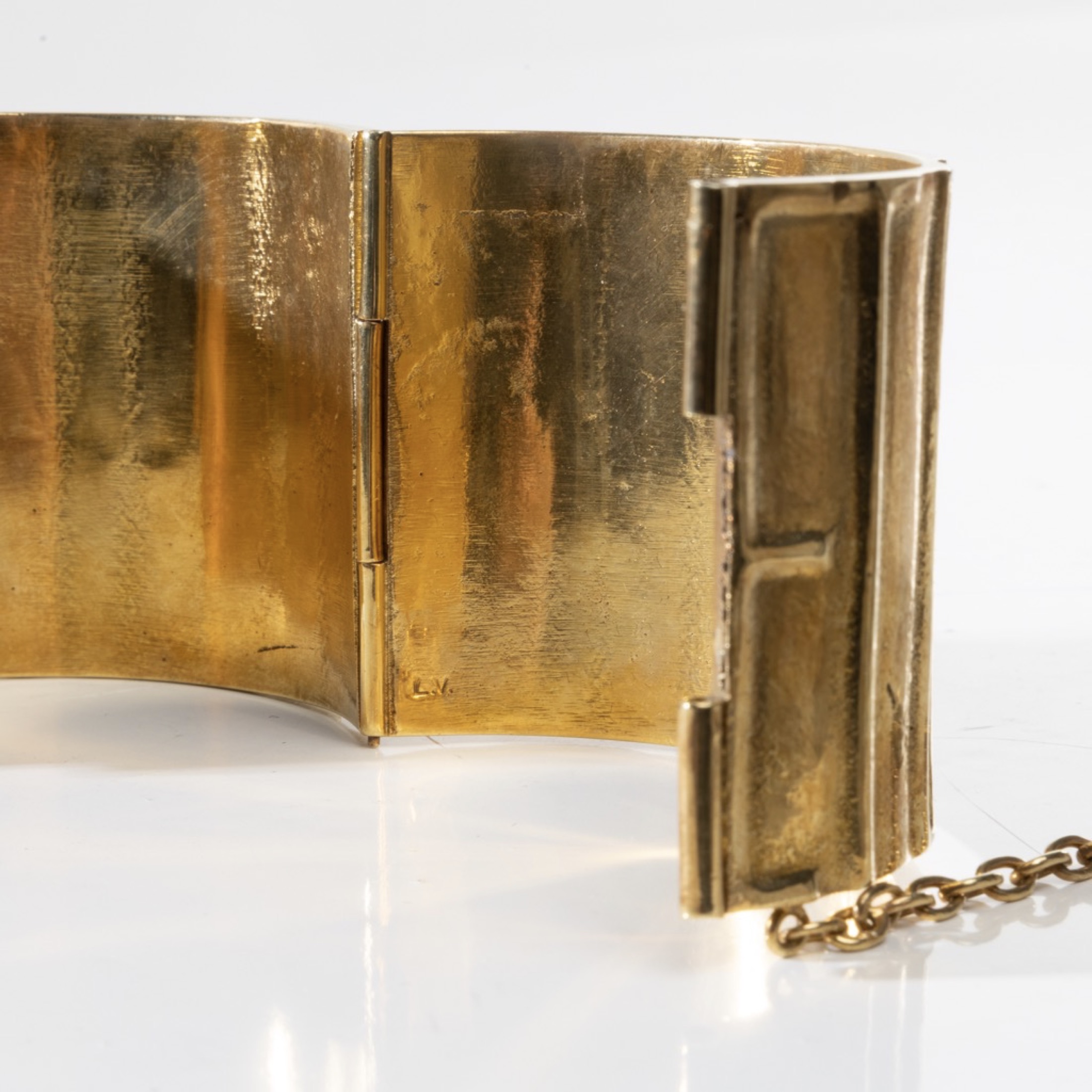 De la poudre et des bals by Line Vautrin - Gilt bronze armband - 09