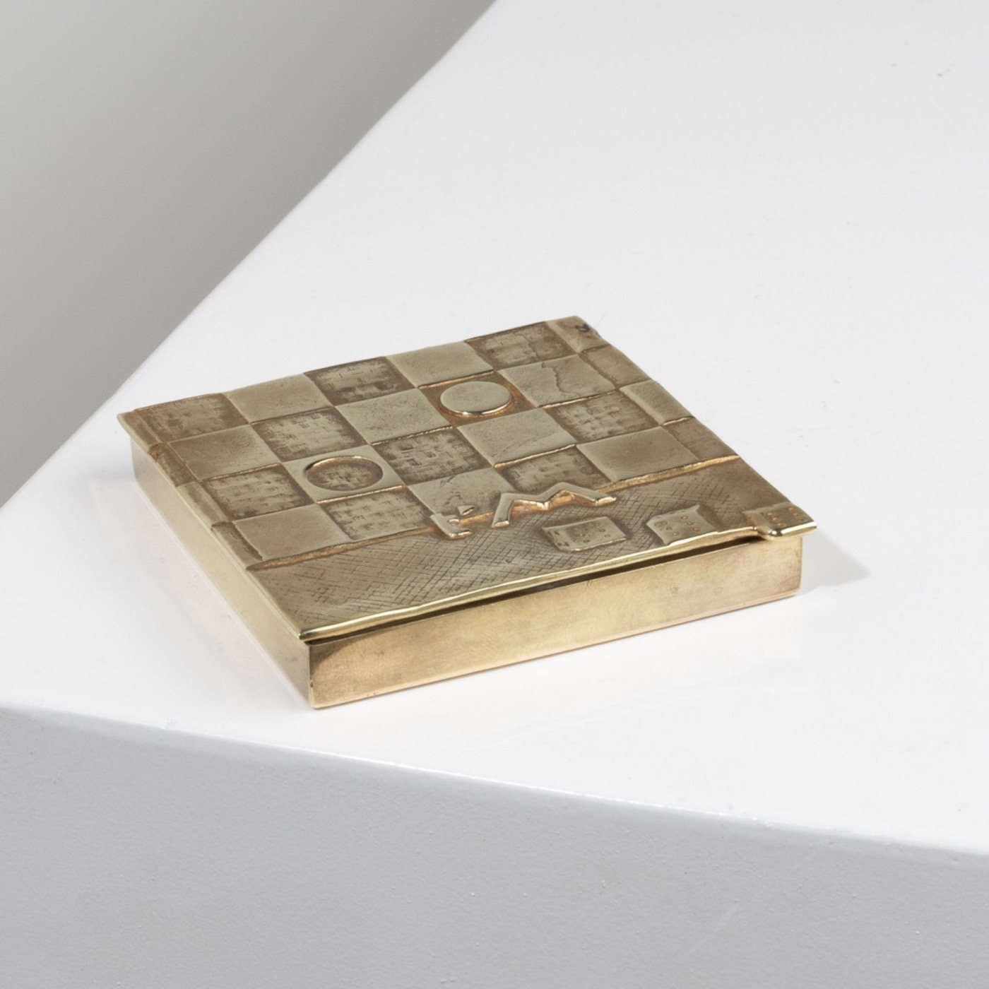 UF09_50 Je t'aime beaucoup gilt bronze compact Line Vautrin