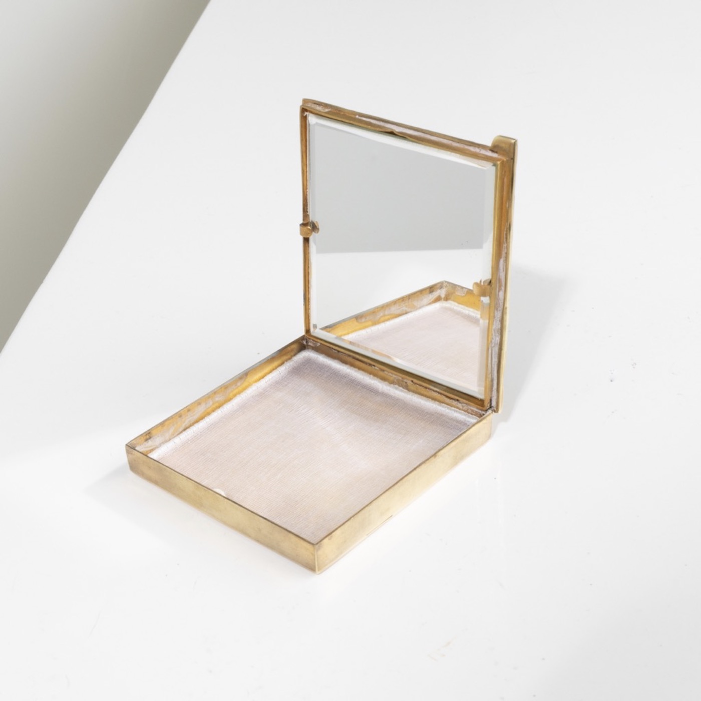 UF09_50 Je t'aime beaucoup gilt bronze compact Line Vautrin