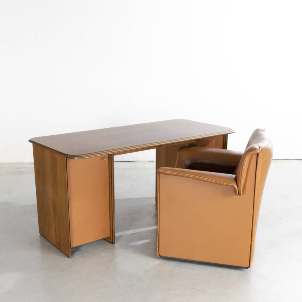 UF09_47 Artona, walnut burl desk with its leather armchair Afra et Tobia Scarpa Maxalto-1